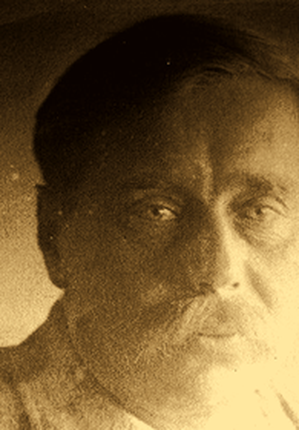 H. G. Wells, the narrator, in golden light
